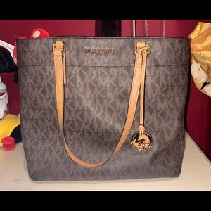 MICHAEL KORS JET SETTER Purse Brown